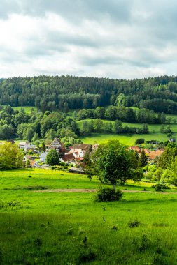 Breitungen - Thüringen yakınlarındaki Frankenberg şatosu ve Ple Berg çevresinde harika bir bahar yürüyüşü Almanya 'da bir harabe.