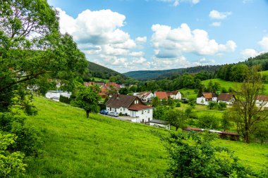 Breitungen - Thüringen yakınlarındaki Frankenberg şatosu ve Ple Berg çevresinde harika bir bahar yürüyüşü Almanya 'da bir harabe.