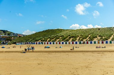 Watermouth yakınlarındaki Kuzey Devon sahilinde fantastik bir günbatımı - Birleşik Krallık