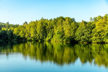 Yukarı Frankonya 'da Coburg yakınlarındaki Neustadt yakınlarındaki güzel balıkçı göletinde kısa bir mola.