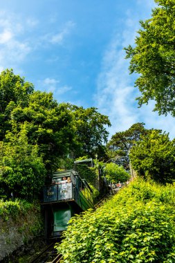 Devon, İngiltere 'deki küçük liman kasabası Lynmouth' a Kayalar Vadisi 'nde fantastik bir yürüyüş.