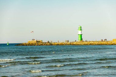 Rostock-Mecklenburg-Vorpommern 'in hemen dışındaki Warnemnde plajında yaz sonlarına doğru oluşan bazı titreşimler hissediyoruz.