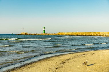 Rostock-Mecklenburg-Vorpommern 'in hemen dışındaki Warnemnde plajında yaz sonlarına doğru oluşan bazı titreşimler hissediyoruz.