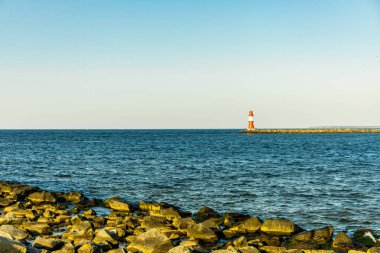 Rostock-Mecklenburg-Vorpommern 'in hemen dışındaki Warnemnde plajında yaz sonlarına doğru oluşan bazı titreşimler hissediyoruz.