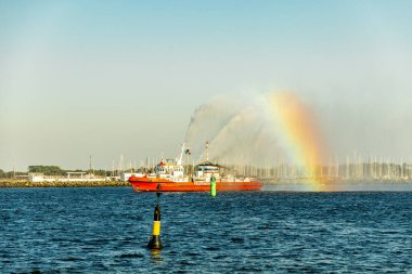 Rostock-Mecklenburg-Vorpommern 'in hemen dışındaki Warnemnde plajında yaz sonlarına doğru oluşan bazı titreşimler hissediyoruz.