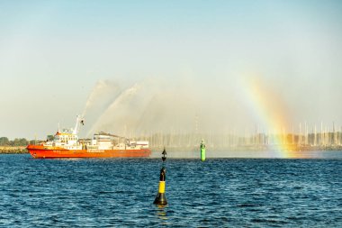 Rostock-Mecklenburg-Vorpommern 'in hemen dışındaki Warnemnde plajında yaz sonlarına doğru oluşan bazı titreşimler hissediyoruz.