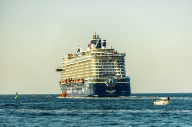 Rostock-Mecklenburg-Vorpommern 'in hemen dışındaki Warnemnde plajında yaz sonlarına doğru oluşan bazı titreşimler hissediyoruz.
