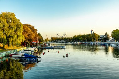 Rostock-Mecklenburg-Vorpommern 'in hemen dışındaki Warnemnde plajında yaz sonlarına doğru oluşan bazı titreşimler hissediyoruz.