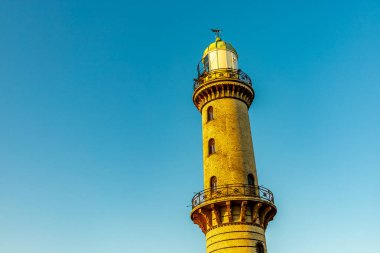 Rostock-Mecklenburg-Vorpommern 'in hemen dışındaki Warnemnde plajında yaz sonlarına doğru oluşan bazı titreşimler hissediyoruz.