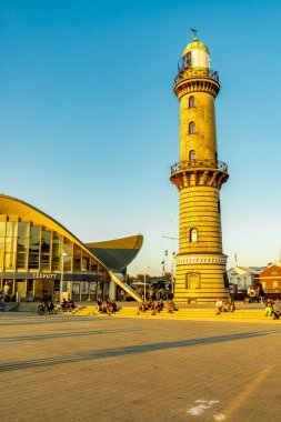 Rostock-Mecklenburg-Vorpommern 'in hemen dışındaki Warnemnde plajında yaz sonlarına doğru oluşan bazı titreşimler hissediyoruz.