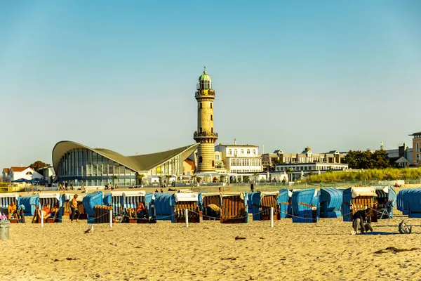 Rostock-Mecklenburg-Vorpommern 'in hemen dışındaki Warnemnde plajında yaz sonlarına doğru oluşan bazı titreşimler hissediyoruz.