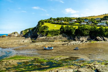 Woolacombe 'da Kuzey Devon kıyısı boyunca güzel bir sabah yürüyüşü.
