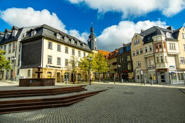Ilmenau-Thüringen yakınlarındaki Kickelhahn üzerinde güzel Thüringen Ormanı 'nda sonbahar yürüyüşü.