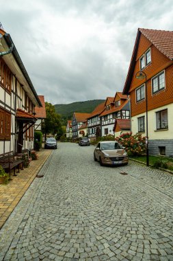 Hesse ve Thuringia arasındaki güzel Eichsfeld bölgesinde Bornhagen-Thuringia yakınlarındaki Hanstein Şatosu 'na gidiyor.