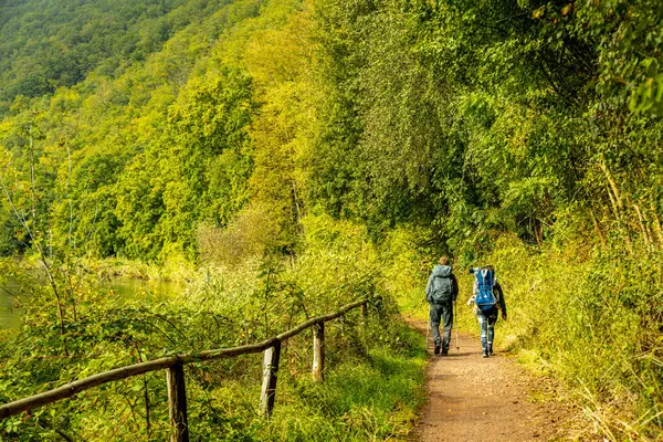 Hesse ve Thuringia arasındaki güzel Eichsfeld bölgesinde Bornhagen-Thuringia yakınlarındaki Hanstein Şatosu 'na gidiyor.