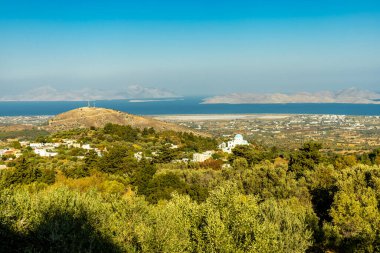 Güney Ege 'deki Yunanistan' ın Kos adasının en yüksek noktasına - Dikeos Dağı - Yunanistan 