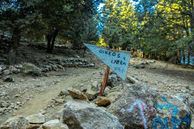 Güney Ege 'deki Yunanistan' ın Kos adasının en yüksek noktasına - Dikeos Dağı - Yunanistan 