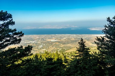 Güney Ege 'deki Yunanistan' ın Kos adasının en yüksek noktasına - Dikeos Dağı - Yunanistan 