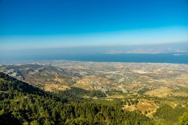 Güney Ege 'deki Yunanistan' ın Kos adasının en yüksek noktasına - Dikeos Dağı - Yunanistan 