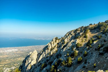 Güney Ege 'deki Yunanistan' ın Kos adasının en yüksek noktasına - Dikeos Dağı - Yunanistan 