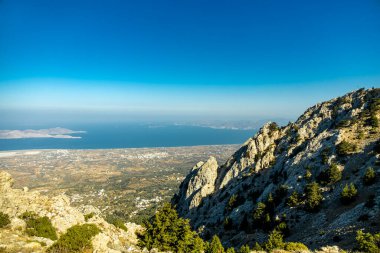 Güney Ege 'deki Yunanistan' ın Kos adasının en yüksek noktasına - Dikeos Dağı - Yunanistan 
