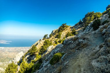 Güney Ege 'deki Yunanistan' ın Kos adasının en yüksek noktasına - Dikeos Dağı - Yunanistan 