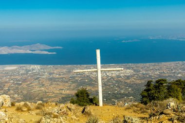 Güney Ege 'deki Yunanistan' ın Kos adasının en yüksek noktasına - Dikeos Dağı - Yunanistan 