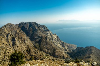Güney Ege 'deki Yunanistan' ın Kos adasının en yüksek noktasına - Dikeos Dağı - Yunanistan 