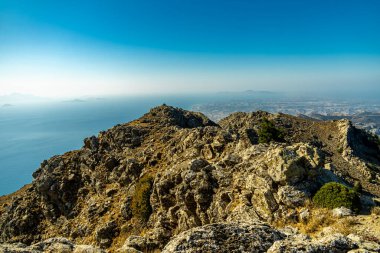 Güney Ege 'deki Yunanistan' ın Kos adasının en yüksek noktasına - Dikeos Dağı - Yunanistan 