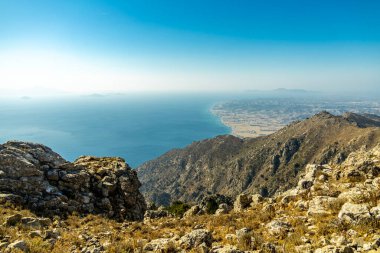 Güney Ege 'deki Yunanistan' ın Kos adasının en yüksek noktasına - Dikeos Dağı - Yunanistan 