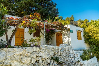 Güney Ege 'deki Yunanistan' ın Kos adasının en yüksek noktasına - Dikeos Dağı - Yunanistan 