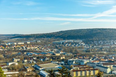 Thüringen-Thüringen 'in güneyindeki Meiningen kasabasının etrafındaki Extratour yürüyüş yolunda kısa bir yürüyüş.