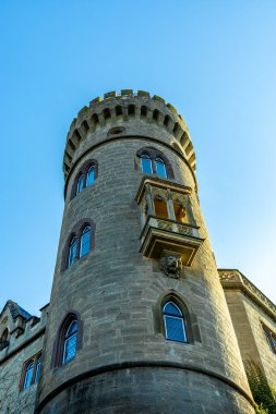 Thüringen-Thüringen 'in güneyindeki Meiningen kasabasının etrafındaki Extratour yürüyüş yolunda kısa bir yürüyüş.