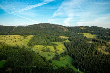 Almanya 'nın Thüringen Ormanı' ndaki Floh-Seligenthal yakınlarındaki Haderholzstein bakış açısına yaz sonu yürüyüşü