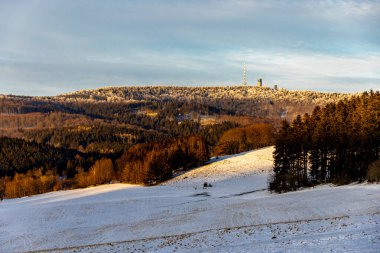 Thüringen Ormanı 'ndaki Brotterode yakınlarındaki Groer Inselsberg' de görülmeye değer akşamlar