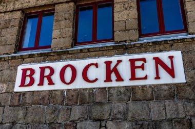 Kış yürüyüşü Harz Ulusal Parkı 'nda Kırık-Saksonya-Anhalt' ın en yüksek noktasına ulaştı.