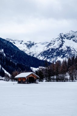 Taufers 'daki Rein Kros Kayak Merkezi' nde kayak turu güzel Reintal Vadisi - Güney Tyrol - İtalya