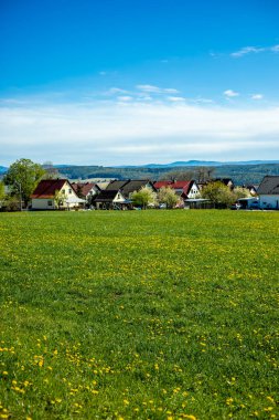 Hmpfershausen yakınlarındaki Thuringian Rhn 'da bahar yürüyüşü - Almanya 