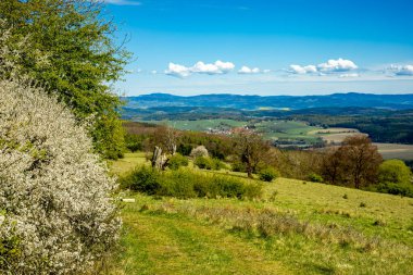 Hmpfershausen yakınlarındaki Thuringian Rhn 'da bahar yürüyüşü - Almanya 