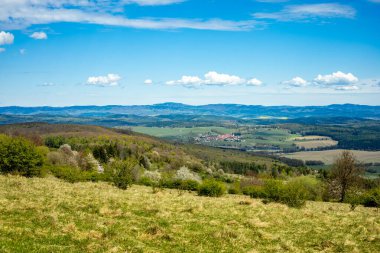 Hmpfershausen yakınlarındaki Thuringian Rhn 'da bahar yürüyüşü - Almanya 