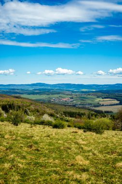 Hmpfershausen yakınlarındaki Thuringian Rhn 'da bahar yürüyüşü - Almanya 