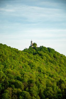 Güzel Franconian İsviçre 'de yaz yürüyüşünün başlarında Pottenstein' den Gssweinstein 'e - Yukarı Franconia - Bavyera - Almanya 