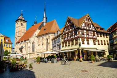 Thüringen Ormanı 'nın güneybatı yamacındaki Schmalkalden kasabasında yaz yürüyüşü