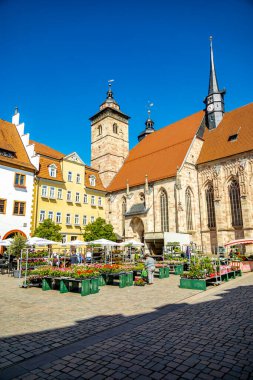 Thüringen Ormanı 'nın güneybatı yamacındaki Schmalkalden kasabasında yaz yürüyüşü