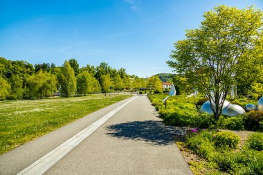 Thüringen Ormanı 'nın güneybatı yamacındaki Schmalkalden kasabasında yaz yürüyüşü