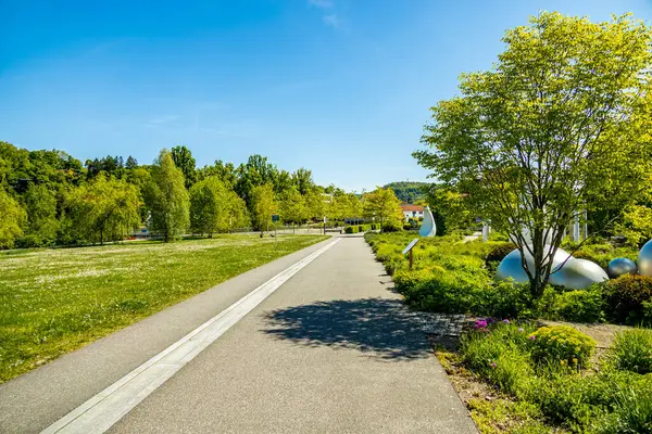 Thüringen Ormanı 'nın güneybatı yamacındaki Schmalkalden kasabasında yaz yürüyüşü