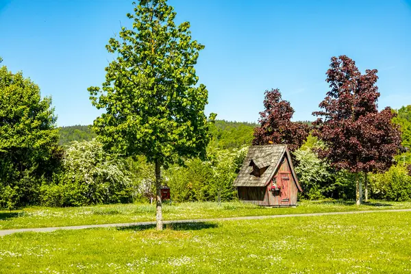 Thüringen Ormanı 'nın güneybatı yamacındaki Schmalkalden kasabasında yaz yürüyüşü