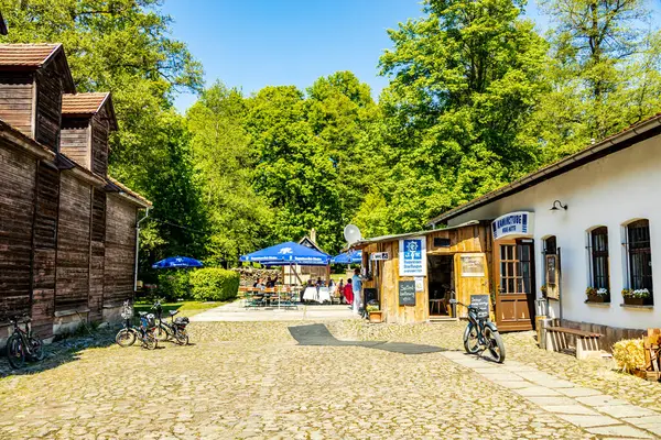 Thüringen Ormanı 'nın güneybatı yamacındaki Schmalkalden kasabasında yaz yürüyüşü