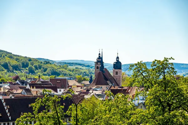 Thüringen Ormanı 'nın güneybatı yamacındaki Schmalkalden kasabasında yaz yürüyüşü