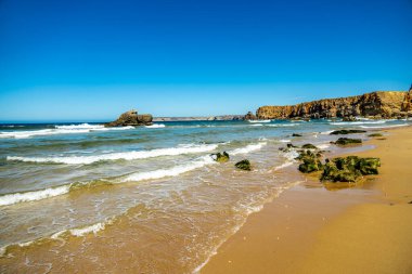 Sagres-Portekiz liman kasabasının kapılarındaki güzel Algarve 'de yaz yürüyüşü.